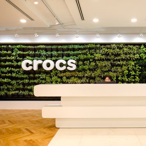 Crocs, Metropolis